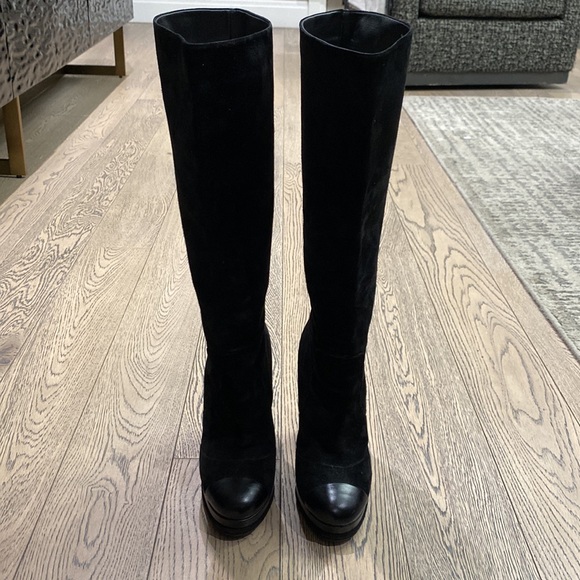 Chanel black suede and leather boots - Picture 4 of 7